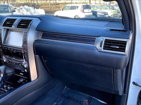 Used 2020 Lexus GX 460 Luxury w/ Off Road Package image 19