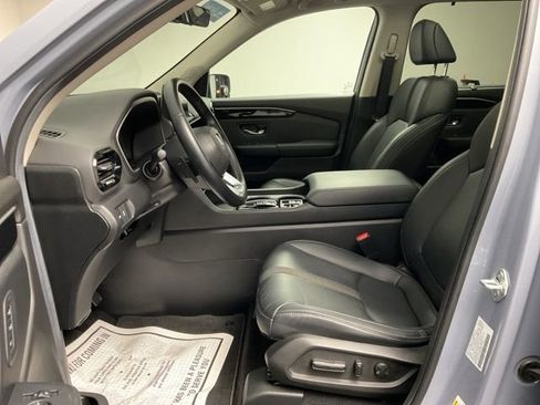 Certified 2025 Honda Pilot Touring image 12