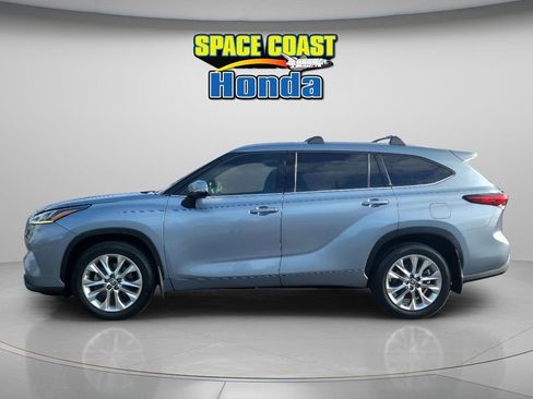Used 2022 Toyota Highlander Limited image 6
