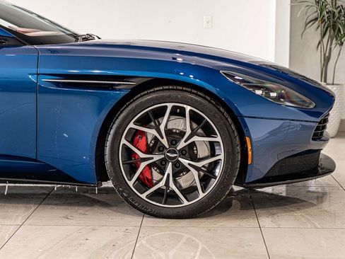 Used 2022 Aston Martin DB11 Volante image 10