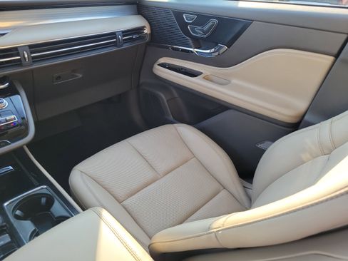 Used 2022 Lincoln Corsair AWD w/ Premium Package image 15