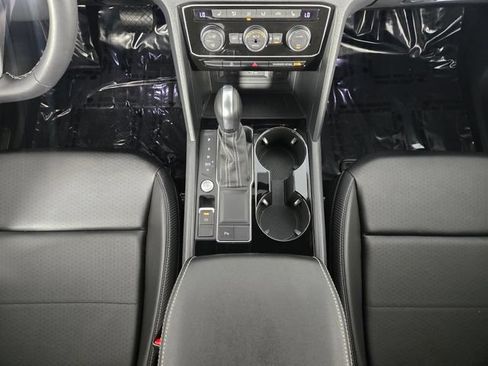 Used 2022 Volkswagen Atlas Cross Sport SE FWD image 23