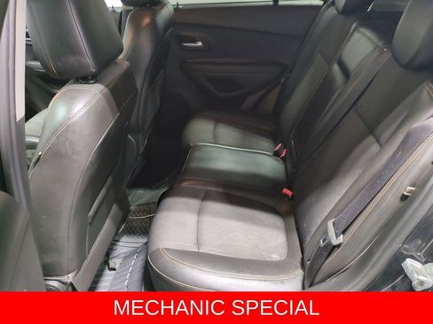 Used 2018 Chevrolet Trax LT w/ LT Convenience Package image 19