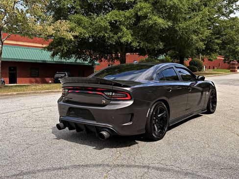 Used 2016 Dodge Charger R/T Scat Pack w/ Beats Audio Group RWD image 5