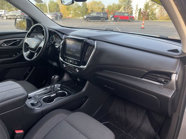 Used 2020 Chevrolet Traverse LT w/ LPO, Blackout Package AWD/4WD image 28