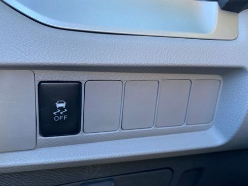 Used 2017 Toyota Sienna L image 25