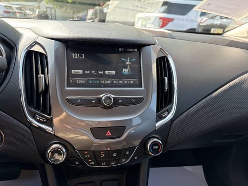 Used 2017 Chevrolet Cruze LT w/ Convenience Package FWD image 21
