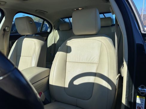 Used 2011 Jaguar XF Premium image 10