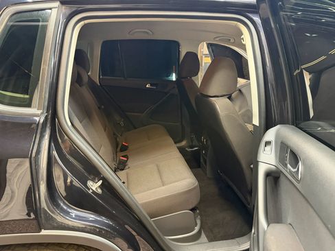 Used 2017 Volkswagen Tiguan Limited w/ Premium Package image 21