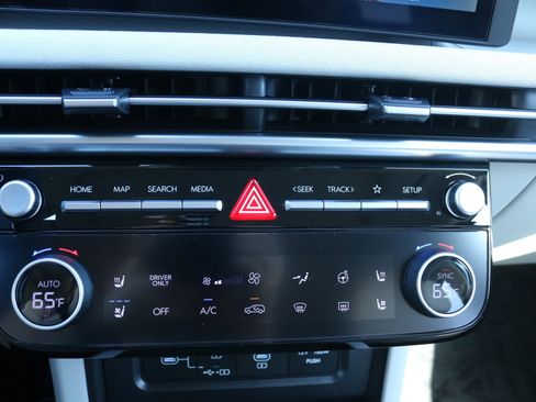 New 2025 Hyundai Tucson Limited image 29