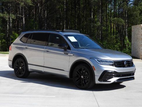 Used 2022 Volkswagen Tiguan SE R-Line image 28