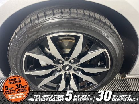 Used 2018 Chevrolet Malibu LT FWD image 13