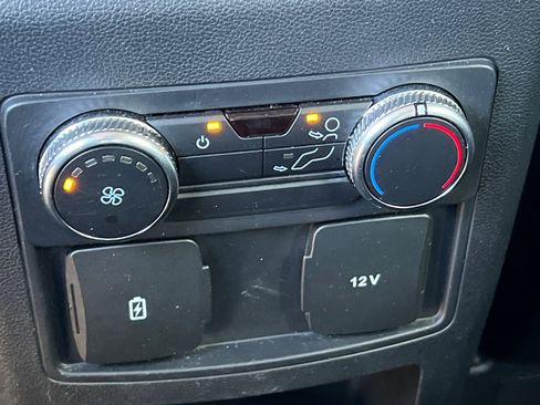 Used 2021 Ford Explorer XLT w/ Equipment Group 202A image 14