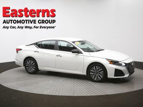 Used 2025 Nissan Altima 2.5 SV FWD image 47