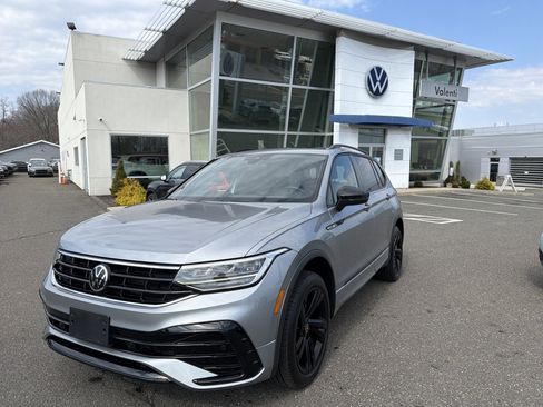 Certified 2024 Volkswagen Tiguan SE R-Line AWD/4WD image 1