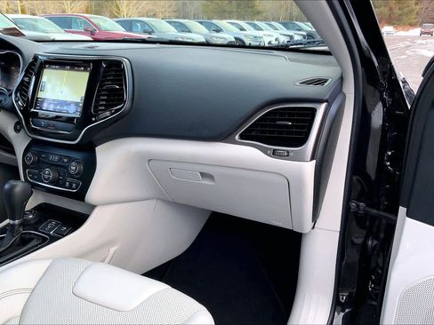 Used 2020 Jeep Cherokee Limited image 19