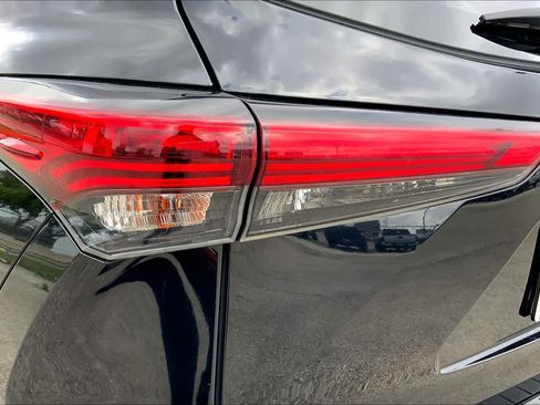 Used 2022 Toyota Highlander XSE image 28