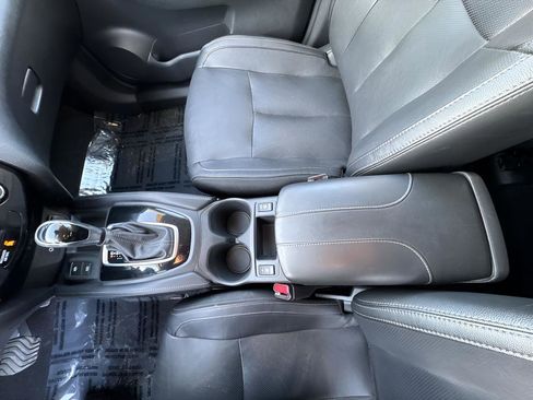 Used 2019 Nissan Rogue SL w/ Premium Package image 23