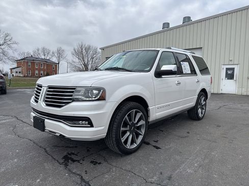 Used 2016 Lincoln Navigator Reserve image 3