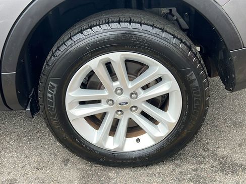 Used 2014 Ford Explorer XLT image 11