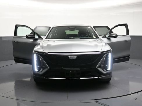 Certified 2026 Cadillac Lyriq Sport AWD/4WD image 37