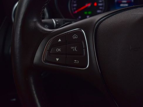 Used 2018 Mercedes-Benz GLC 300 4MATIC image 18