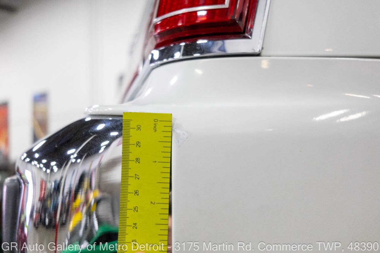 Used 1989 Lincoln Town Car Signature RWD image 32