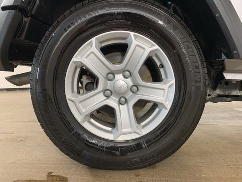 Used 2018 Jeep Wrangler Sport image 31