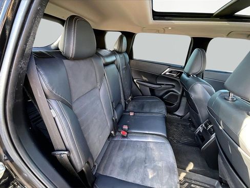 Used 2022 Mitsubishi Outlander SE image 28