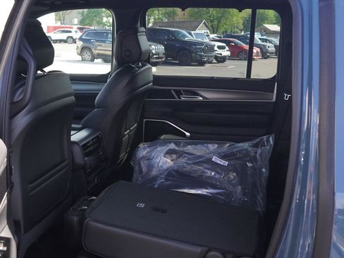 New 2026 Jeep Grand Wagoneer L Limited AWD/4WD image 27