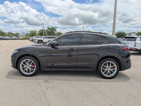 Used 2019 Alfa Romeo Stelvio Ti Sport w/ Quick Order Package 22S Sport AWD/4WD image 8