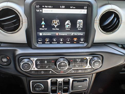 Used 2023 Jeep Gladiator Overland AWD/4WD image 15