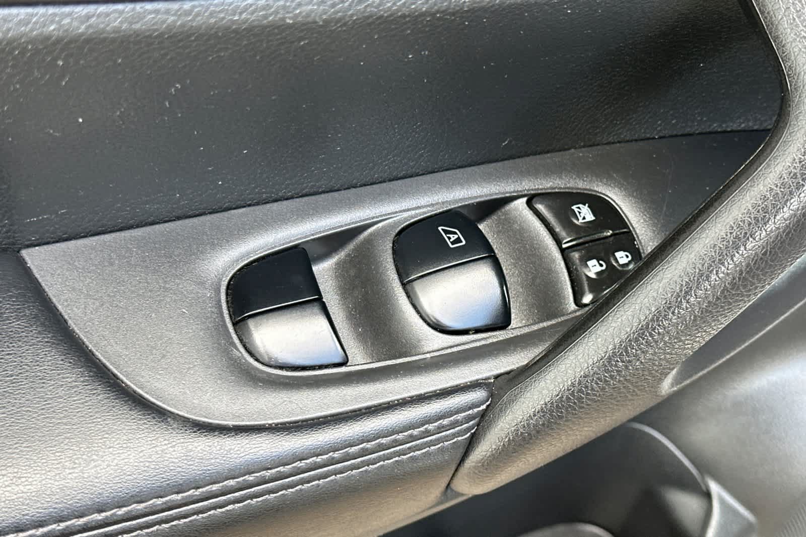 Used 2018 Nissan Rogue Sport S AWD/4WD image 13
