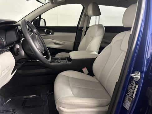 Used 2023 Kia Sorento S FWD image 6