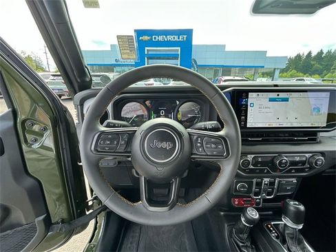 Used 2024 Jeep Wrangler Unlimited image 10