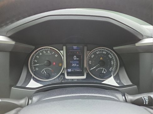 Used 2017 Toyota Tacoma 4x4 Double Cab image 23