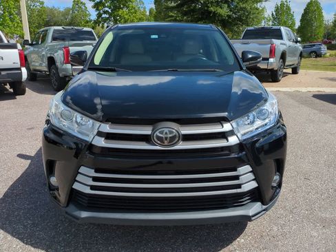 Certified 2019 Toyota Highlander Plus FWD image 9