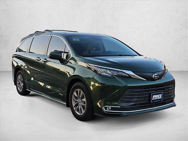 Used 2021 Toyota Sienna XLE FWD image 3