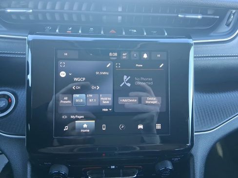 Used 2023 Jeep Grand Cherokee Laredo image 23