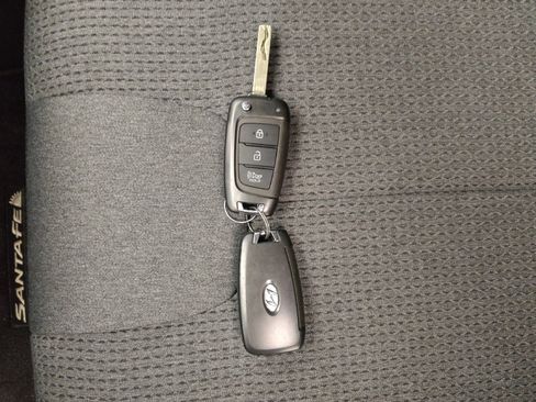 Used 2023 Hyundai Santa Fe SE image 32