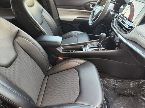 Used 2025 Jeep Compass Latitude AWD/4WD image 18