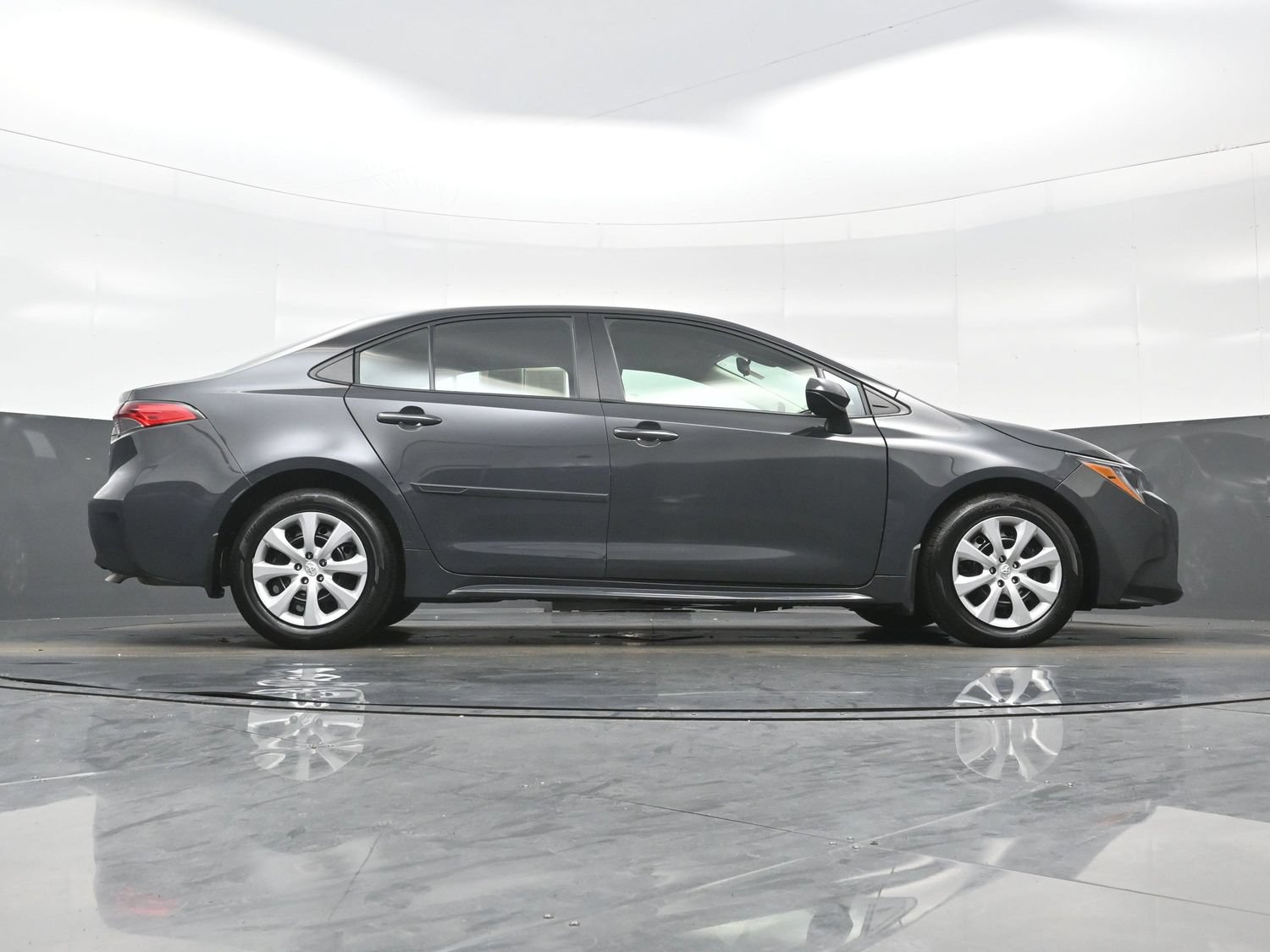 Used 2025 Toyota Corolla LE FWD image 31