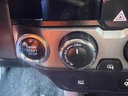 Used 2017 Toyota Tacoma TRD Off-Road w/ Tow Package (A/T) image 13