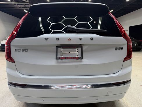 Used 2024 Volvo XC90 B5 Core AWD/4WD image 12