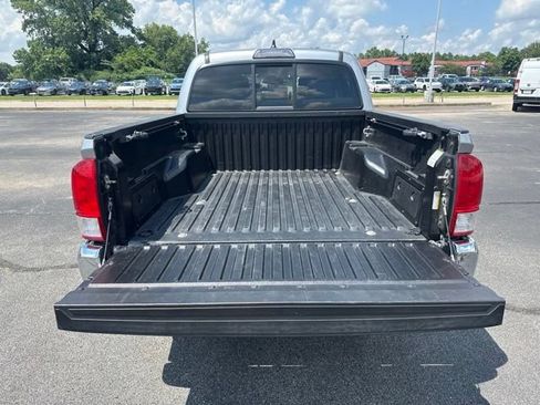 Used 2017 Toyota Tacoma SR5 w/ Tow Package RWD image 20