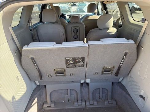 Used 2017 Kia Sedona LX FWD image 8