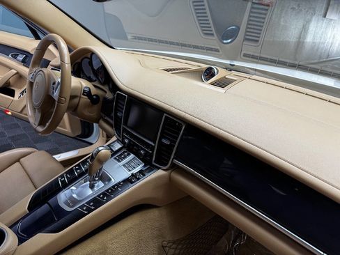 Used 2015 Porsche Panamera 4 image 52