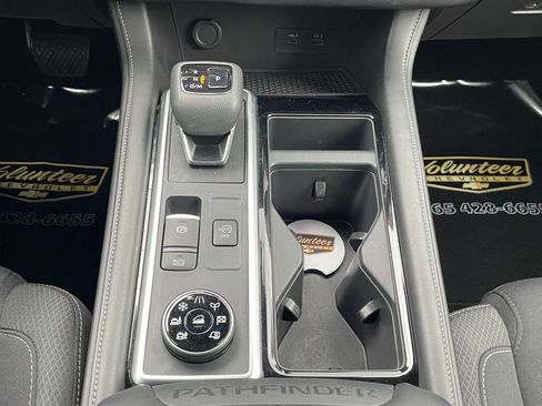 Used 2025 Nissan Pathfinder SV image 19