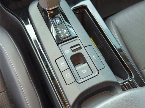 Certified 2025 Toyota Prius XLE FWD image 20