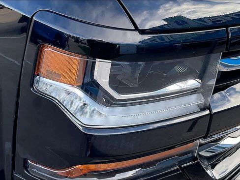 Used 2018 Chevrolet Silverado 1500 LT w/ Redline Edition image 27